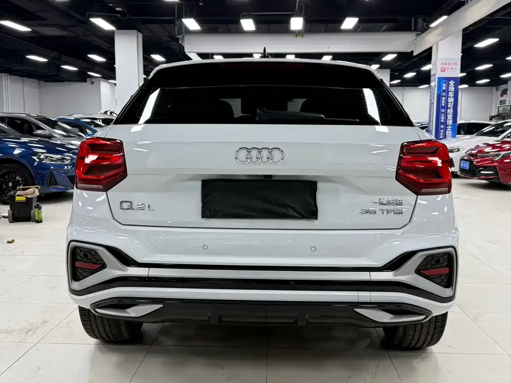 Audi Q2L — фото 5