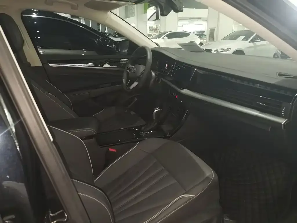Volkswagen Passat — фото 8