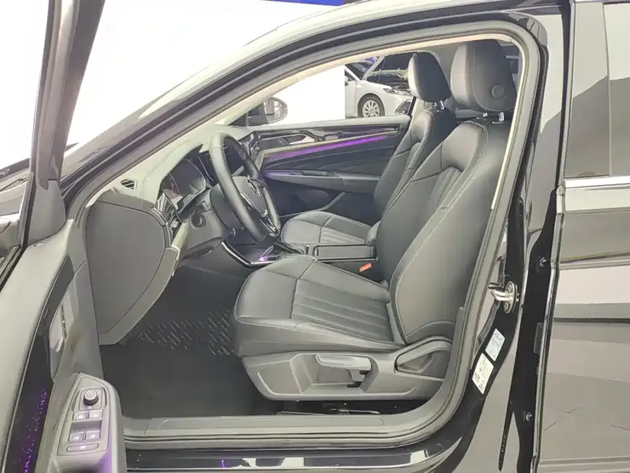Volkswagen Passat 2022 из CN, фото 10