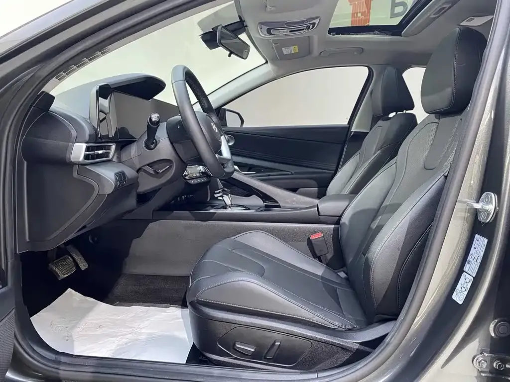 Hyundai Elantra — фото 8