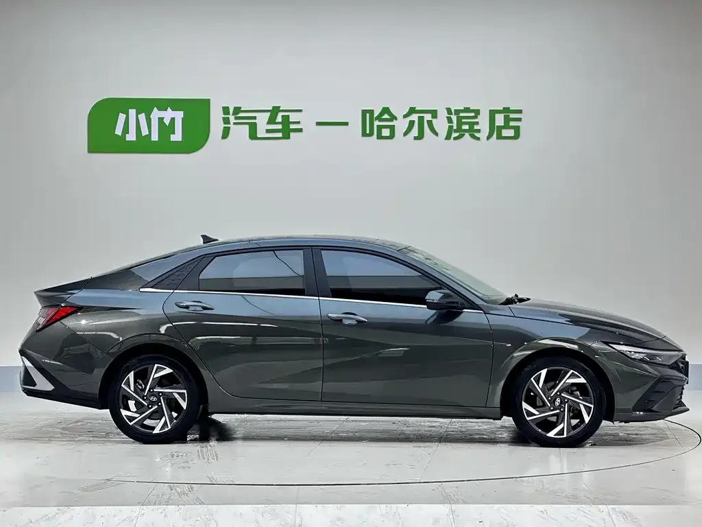 Hyundai Elantra — фото 3