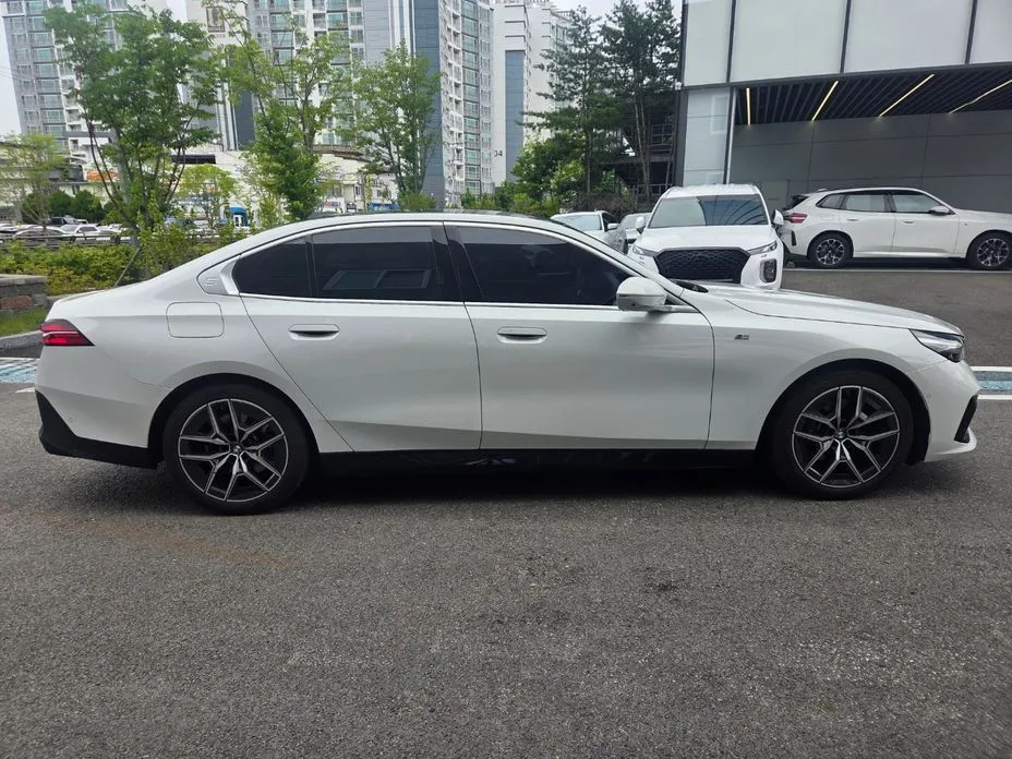 BMW 5-Series 2024 из KR, фото 5