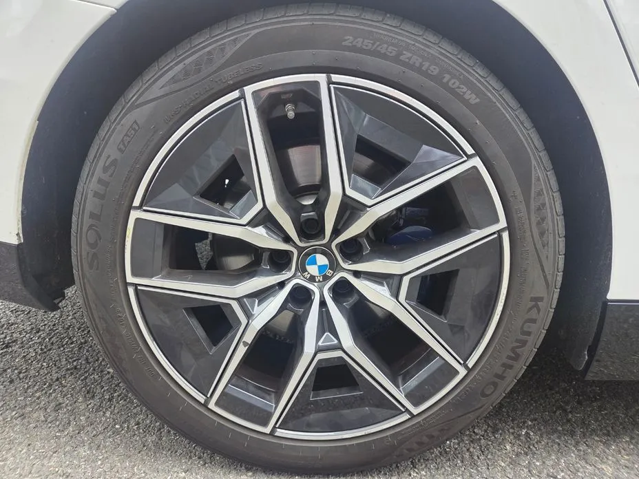 BMW 5-Series 2024 из KR, фото 10
