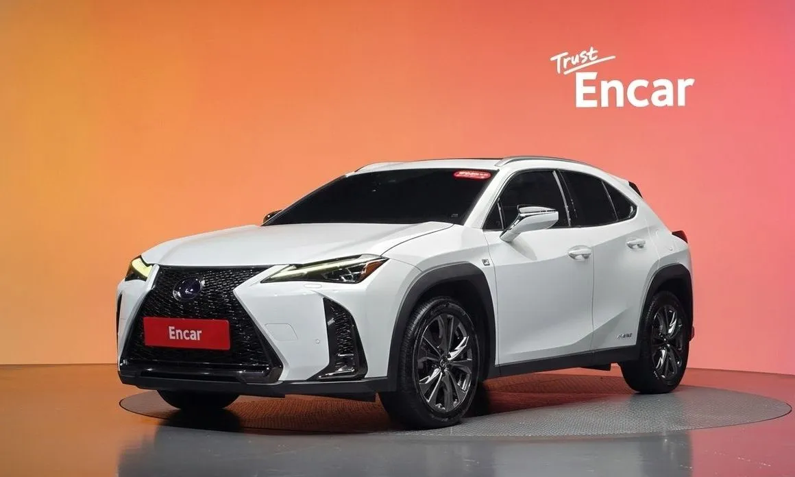 Lexus UX — фото 1