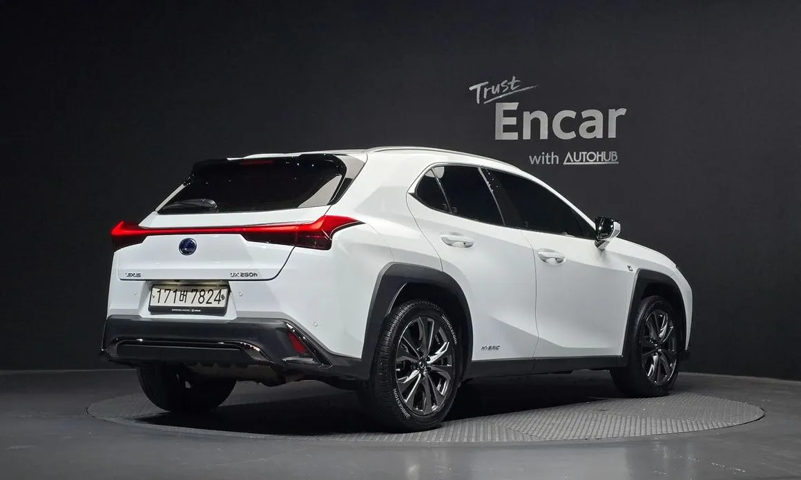 Lexus UX — фото 6