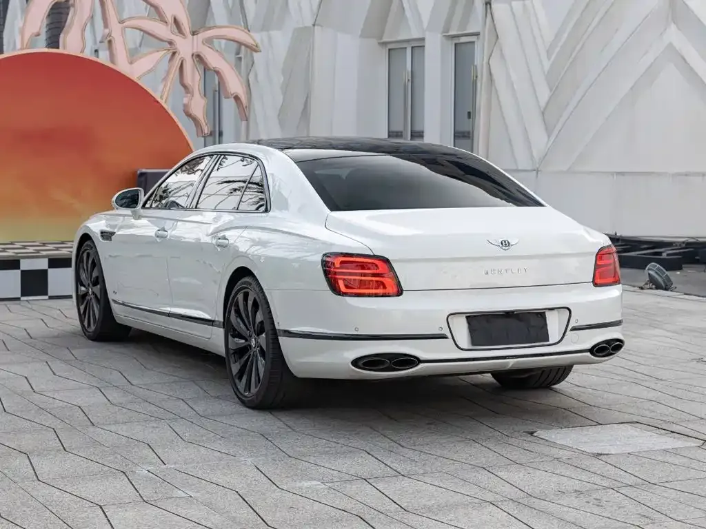 Bentley Flying Spur — фото 10
