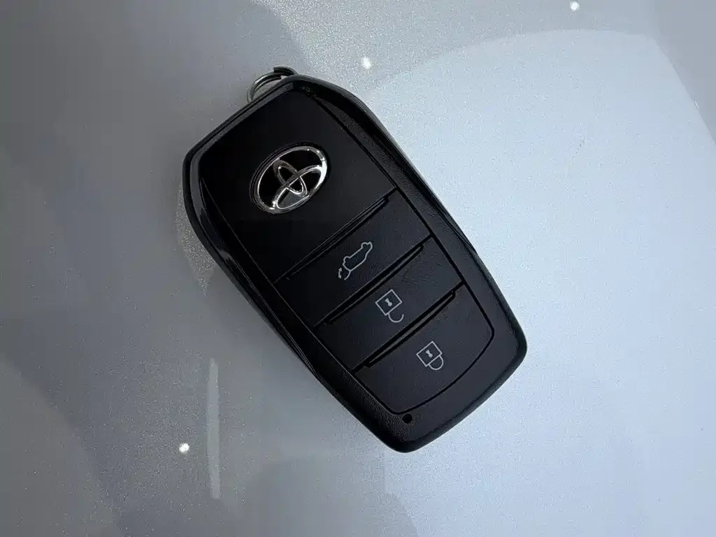 Toyota RAV4 — фото 3