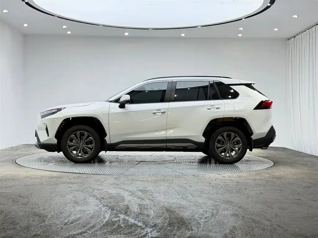 Toyota RAV4 — фото 5