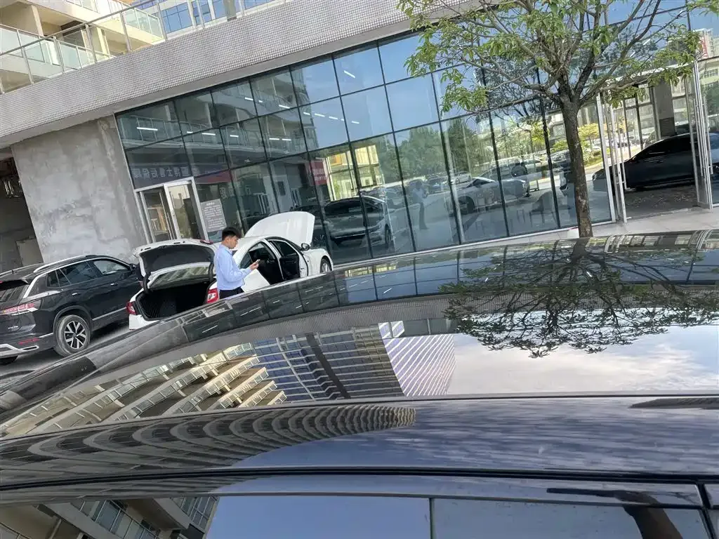 Li Auto i8 — фото 10