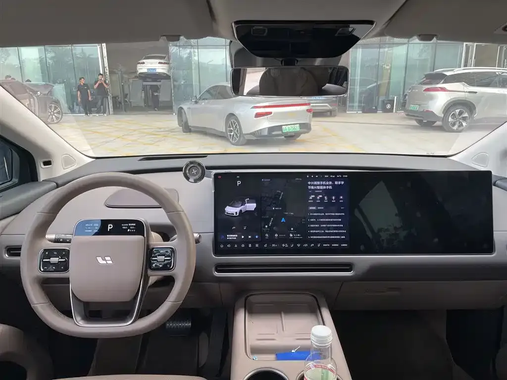 Li Auto i8 — фото 2