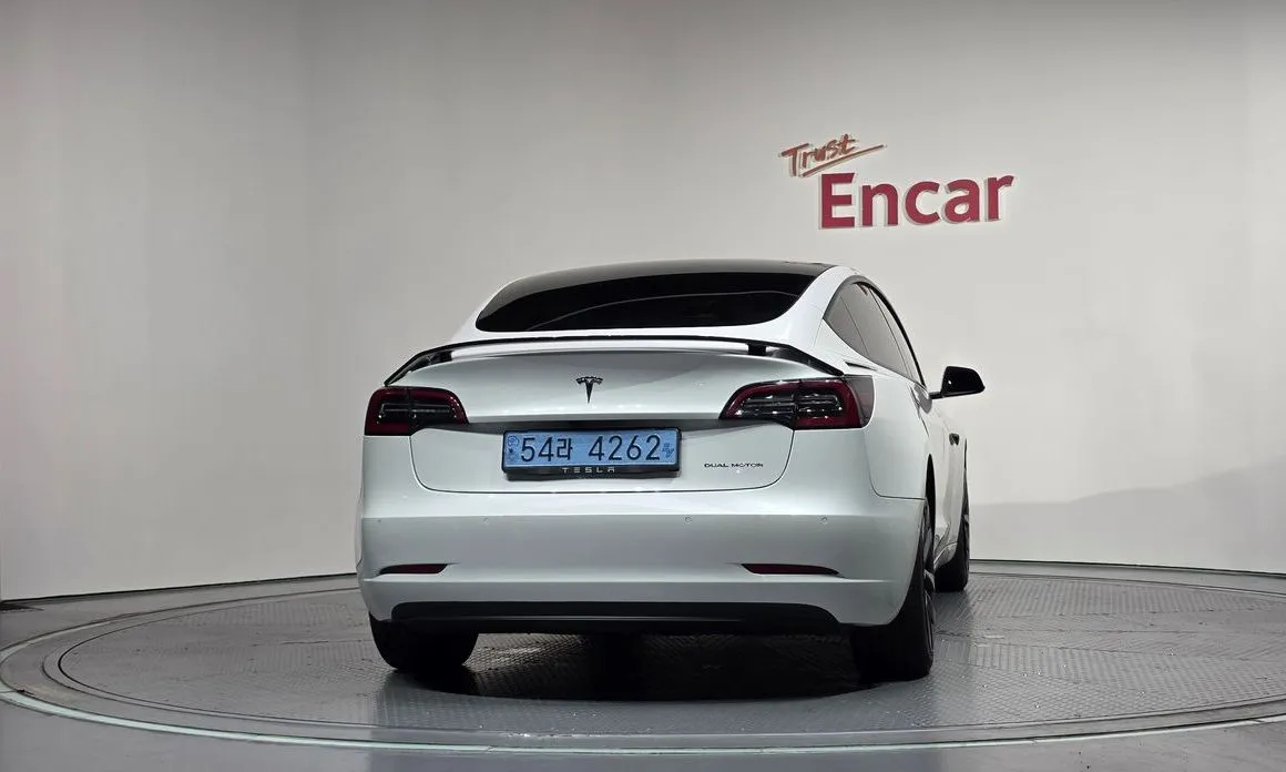 Tesla Model 3 — фото 5