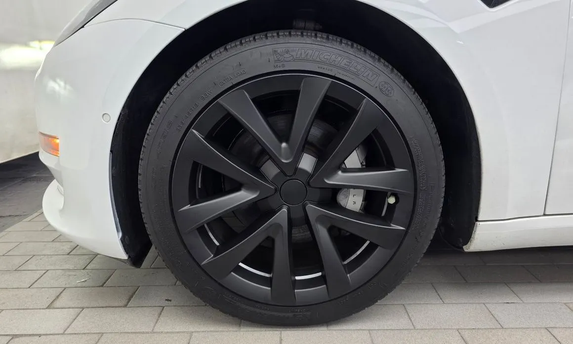 Tesla Model 3 — фото 4
