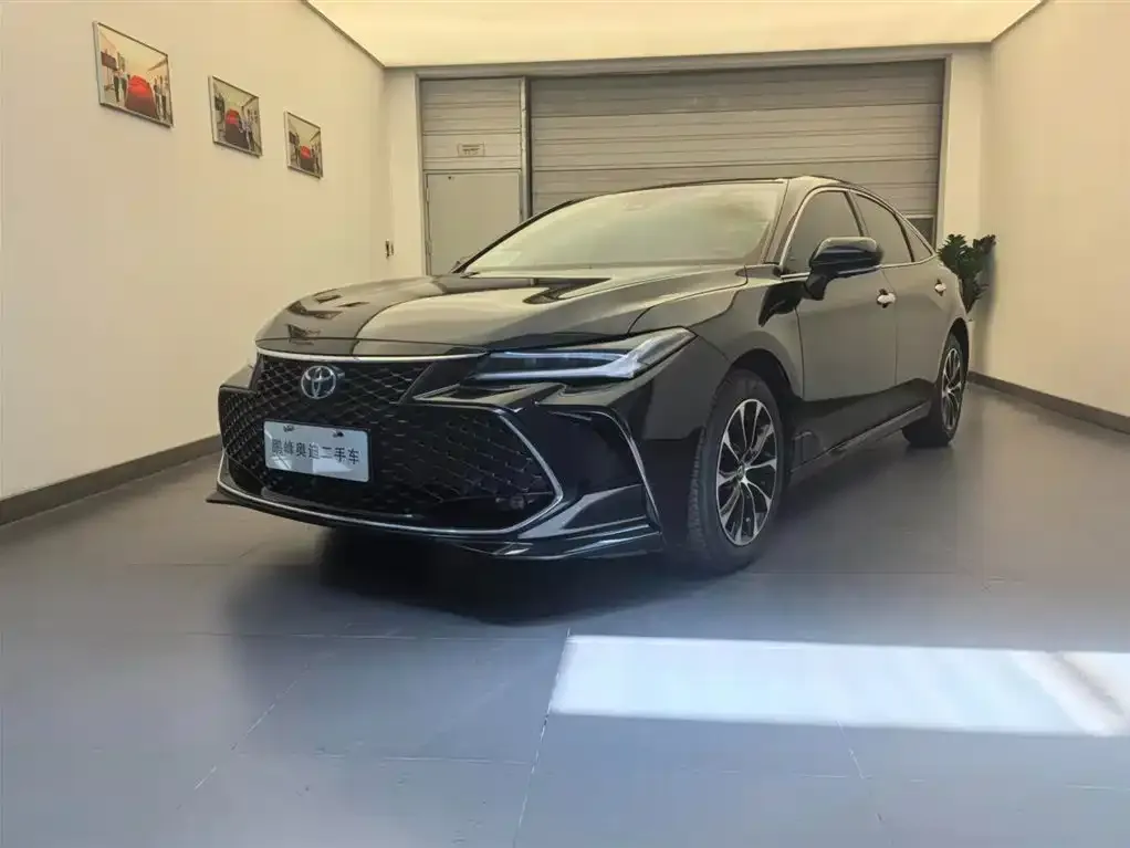 Toyota Avalon — фото 1