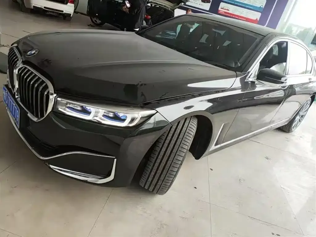 BMW 7 Series — фото 1