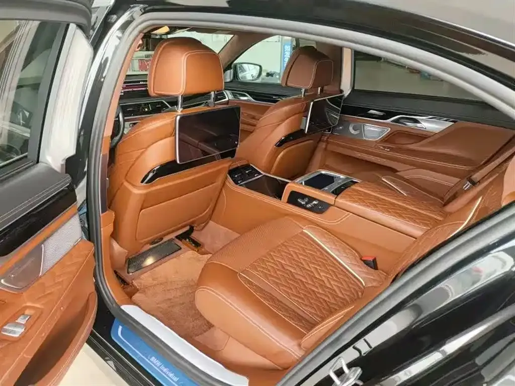 BMW 7 Series — фото 10