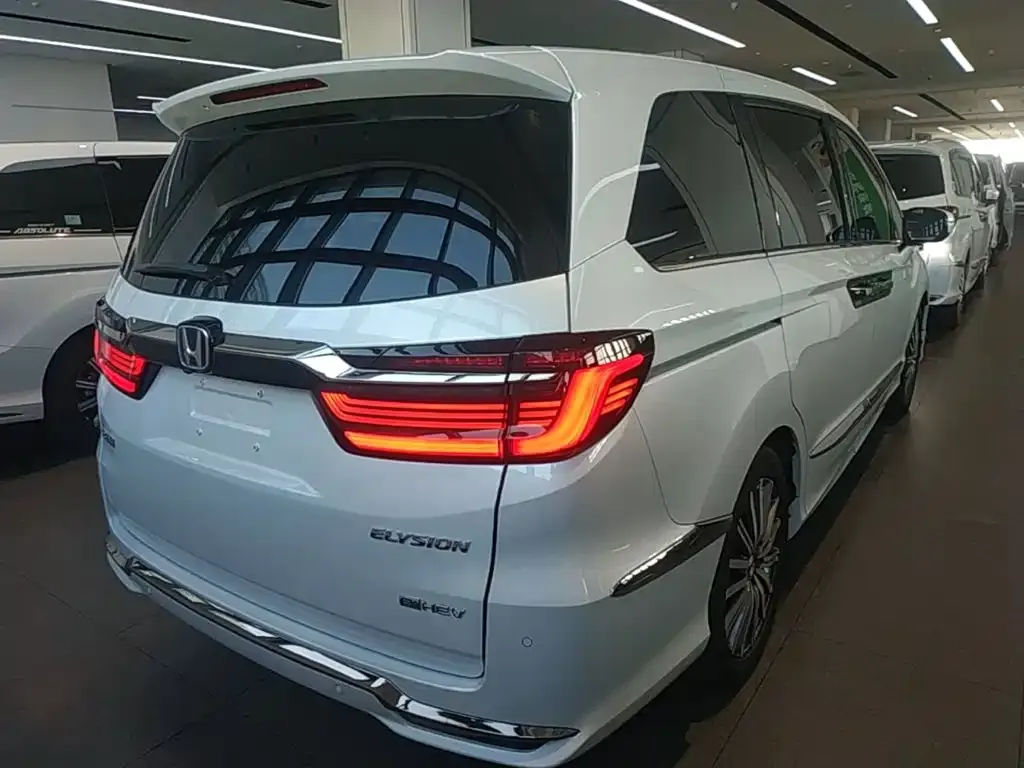 Honda Elysion 2024 из CN, фото 7