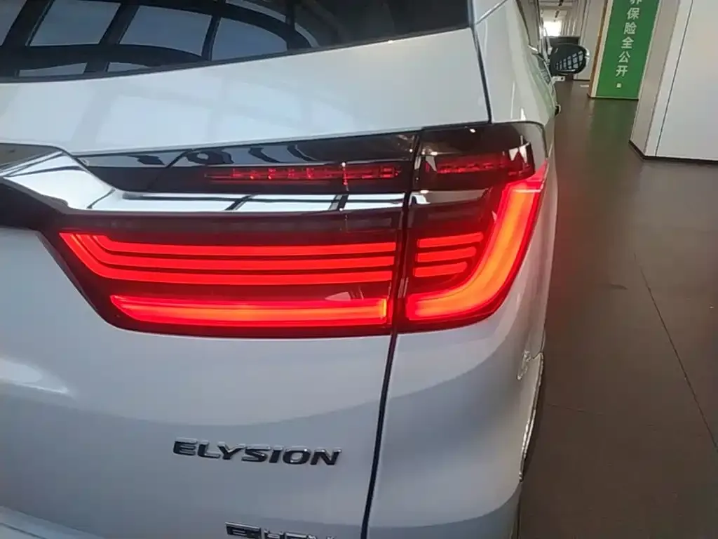 Honda Elysion 2024 из CN, фото 3