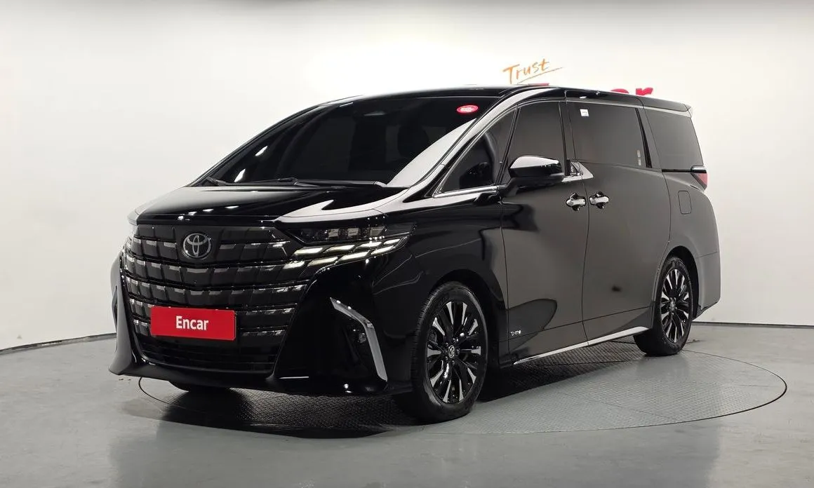 Toyota Alphard — фото 1