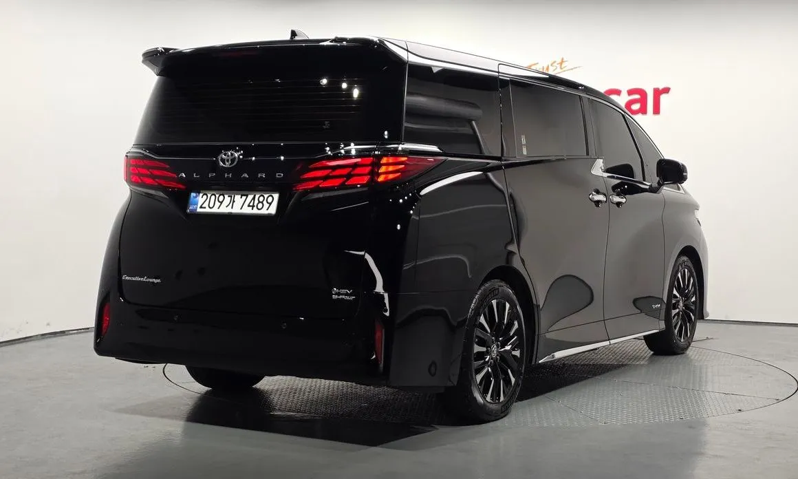 Toyota Alphard — фото 2