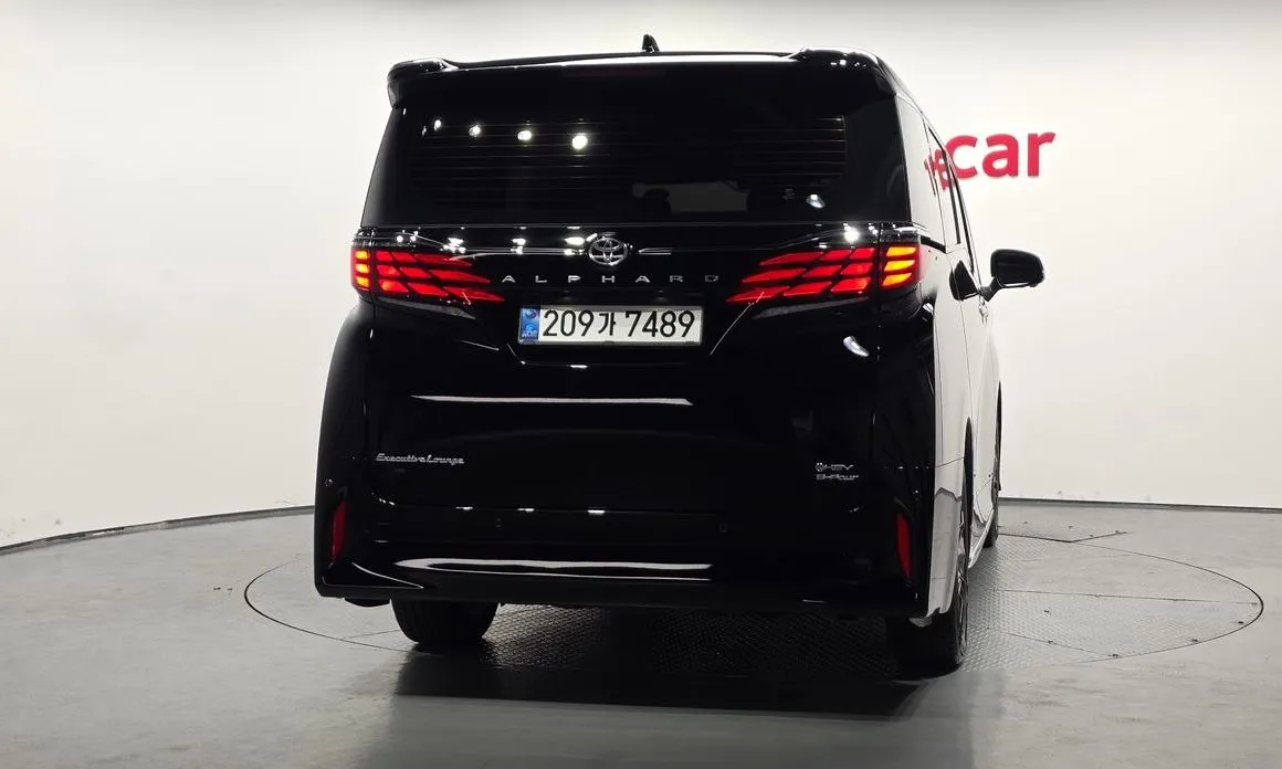 Toyota Alphard — фото 3