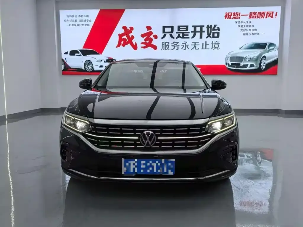 Volkswagen Passat — фото 1