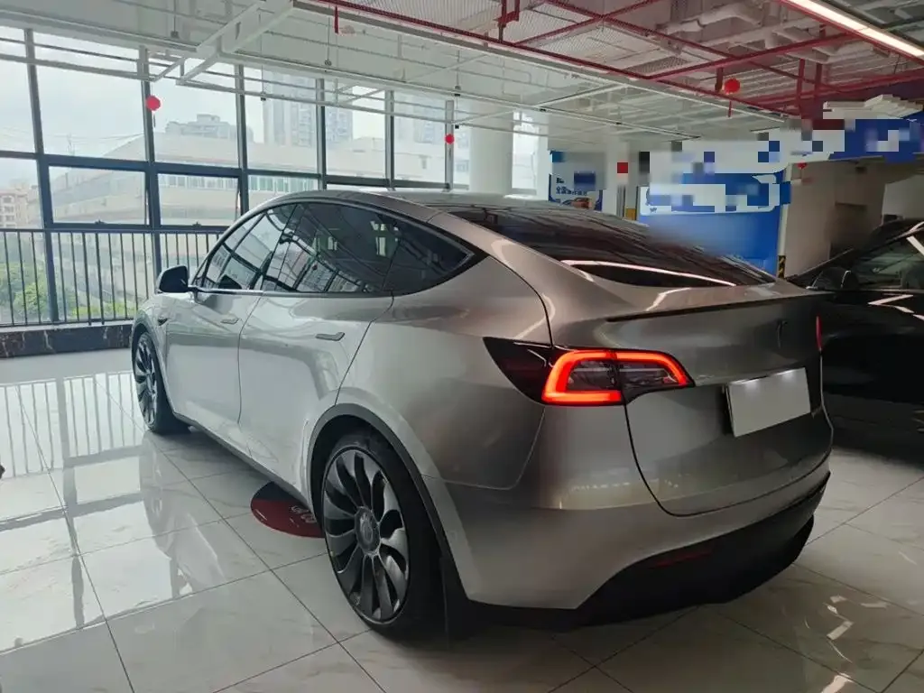 Tesla Model Y — фото 6
