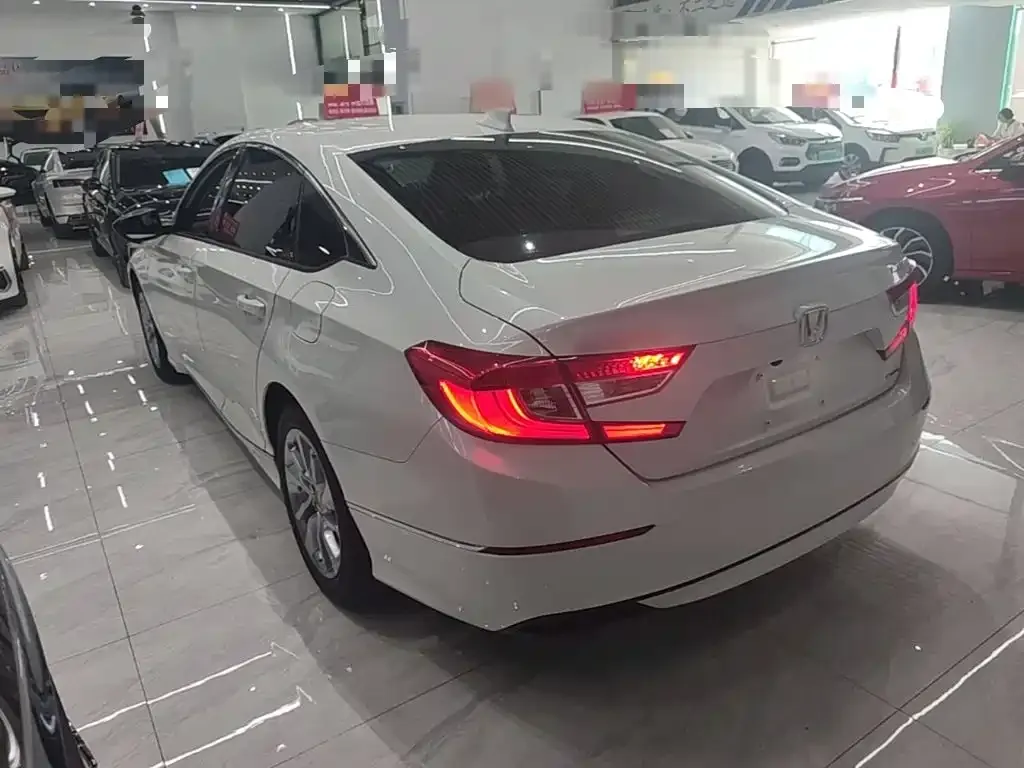 Honda Accord — фото 9