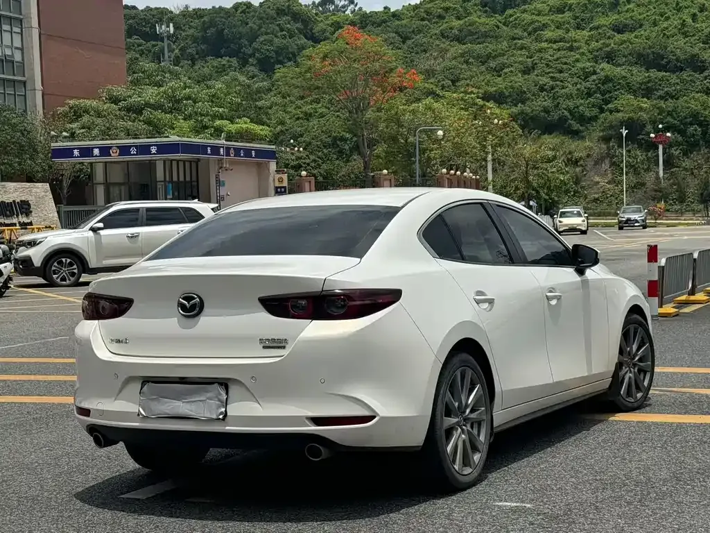 Mazda 3 Axela — фото 10