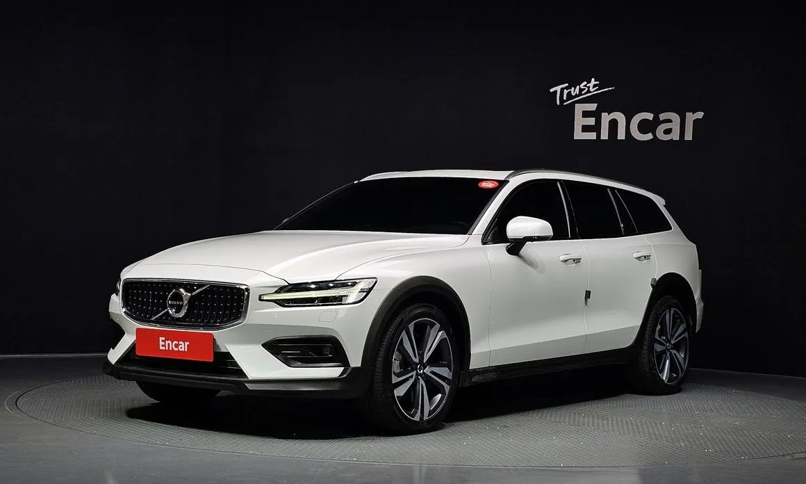 Volvo V60 — фото 1