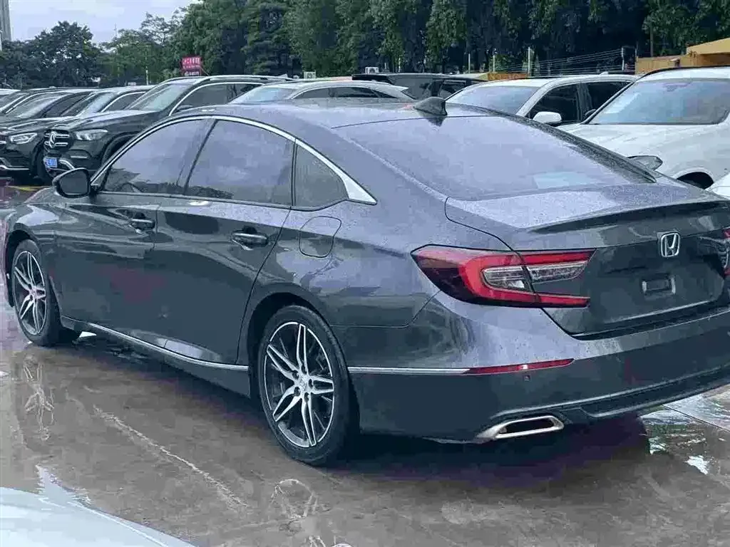 Honda Accord — фото 8