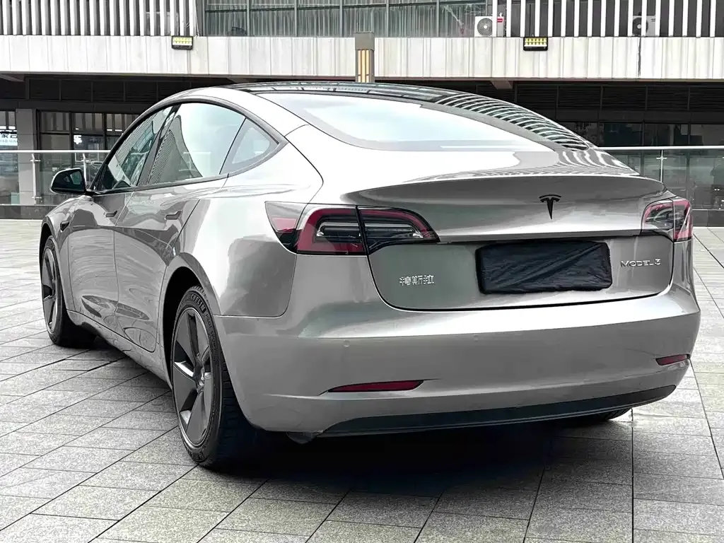 Tesla Model 3 — фото 4