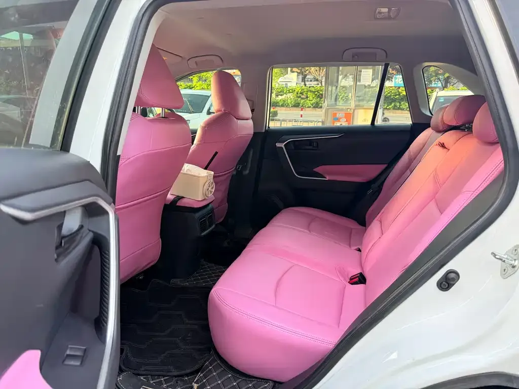 Toyota RAV4 — фото 8