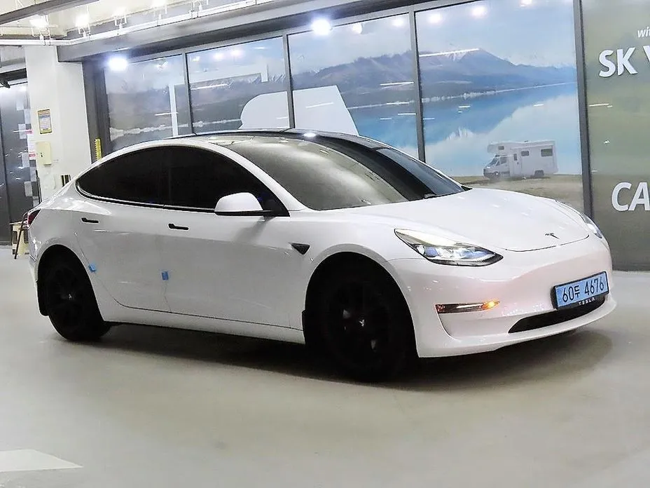 Tesla Model 3 — фото 1