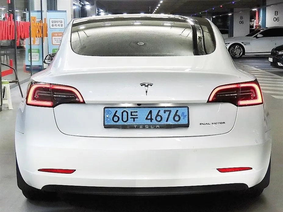 Tesla Model 3 — фото 4