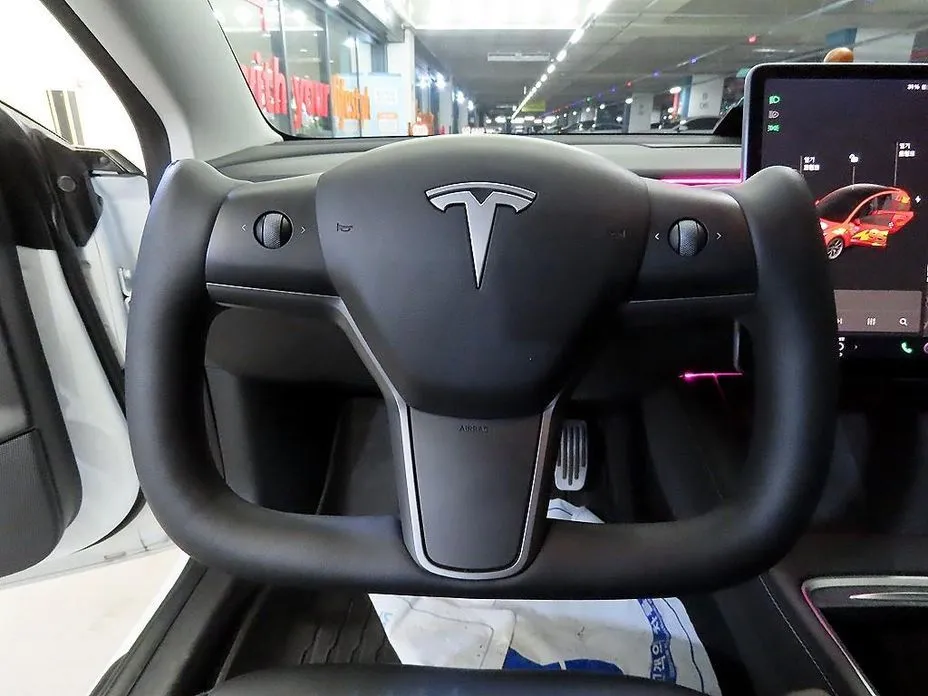 Tesla Model 3 — фото 7