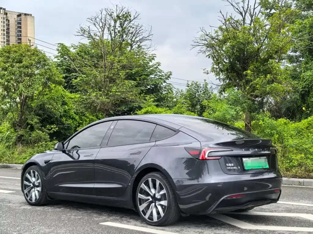 Tesla Model 3 — фото 7