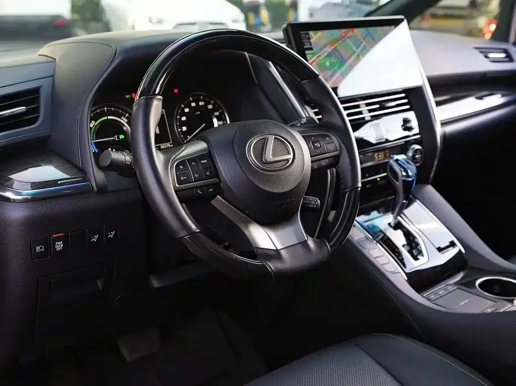 Lexus LM — фото 2