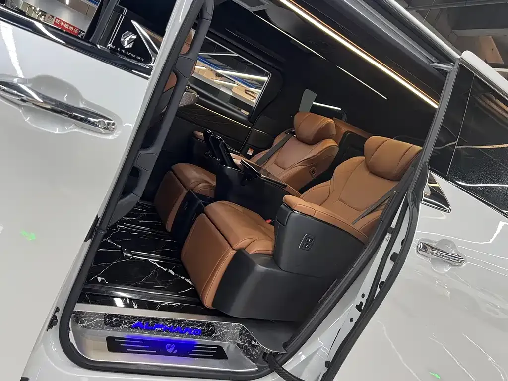 Toyota Alphard — фото 2