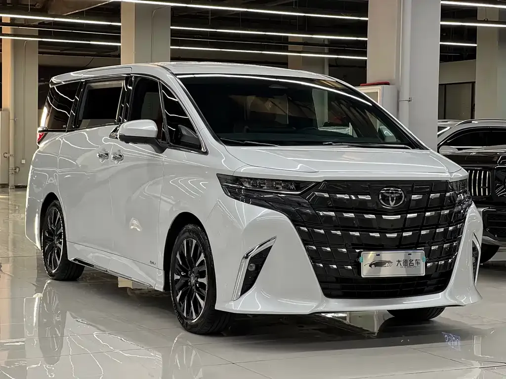 Toyota Alphard — фото 3