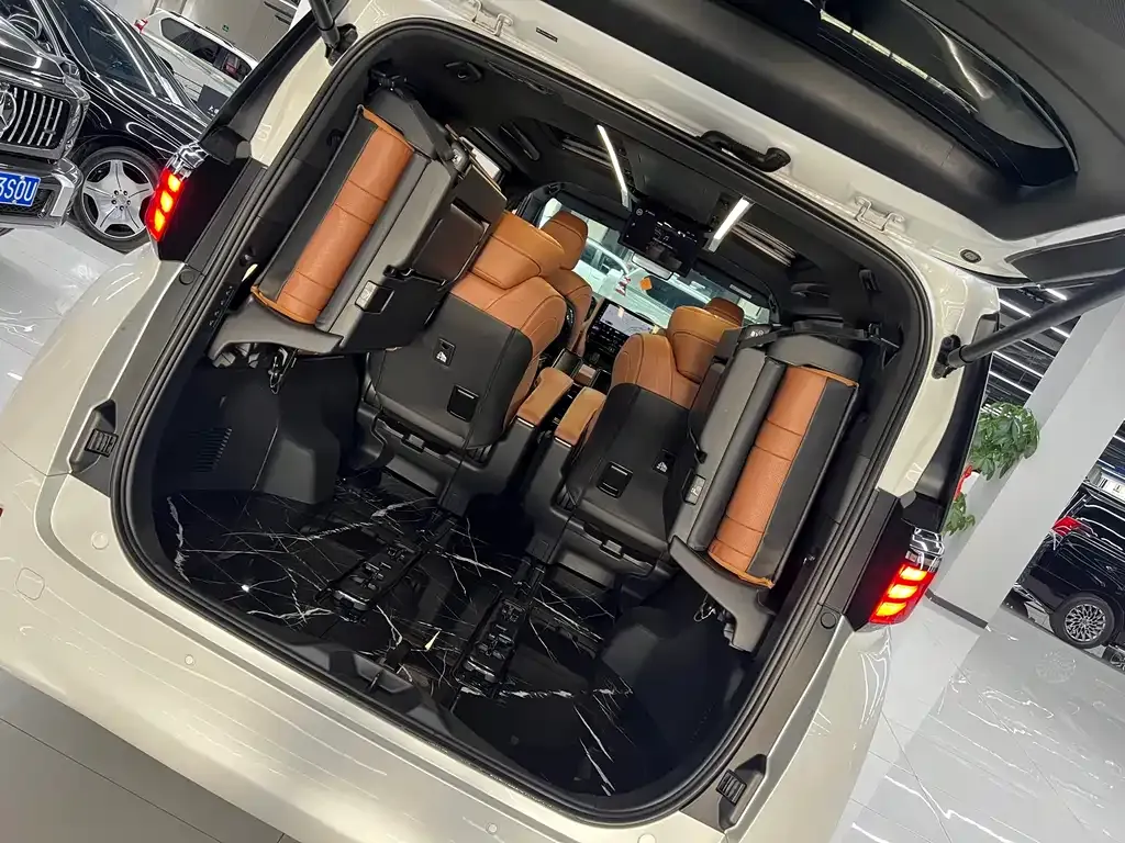 Toyota Alphard — фото 8