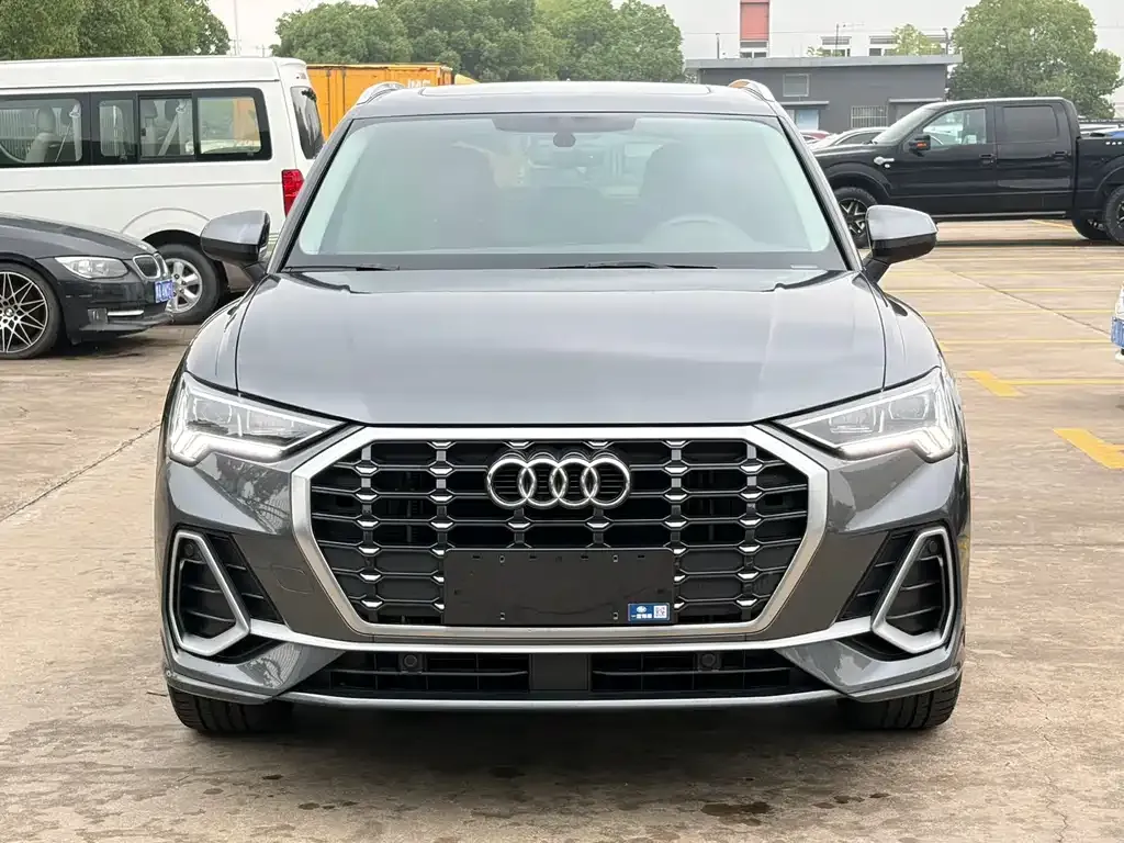 Audi Q3 — фото 1