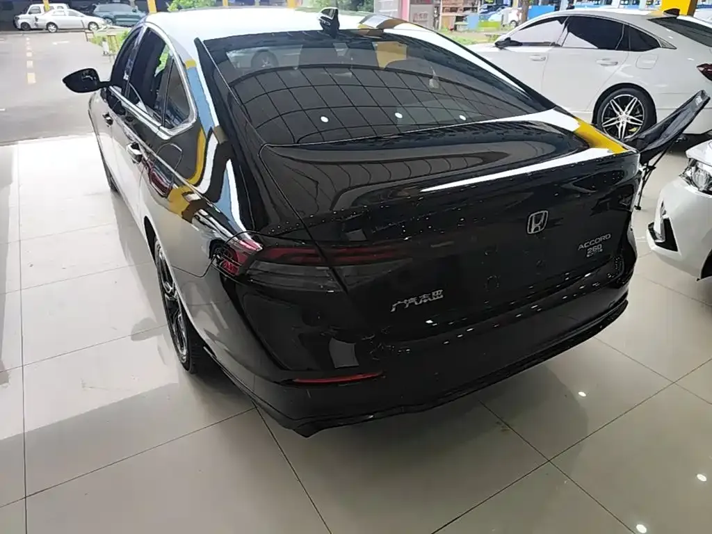 Honda Accord — фото 10