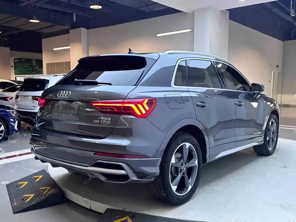 Audi Q3 — фото 10
