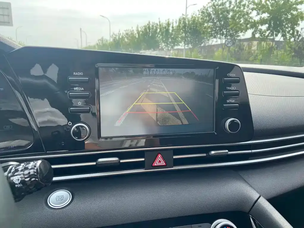 Hyundai Elantra — фото 4