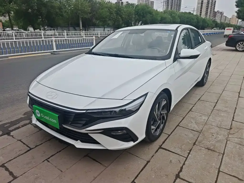 Hyundai Elantra — фото 1