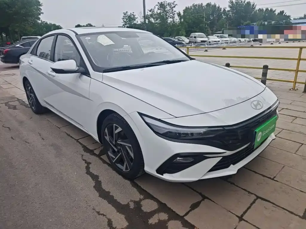 Hyundai Elantra — фото 3