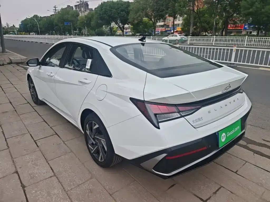 Hyundai Elantra — фото 4