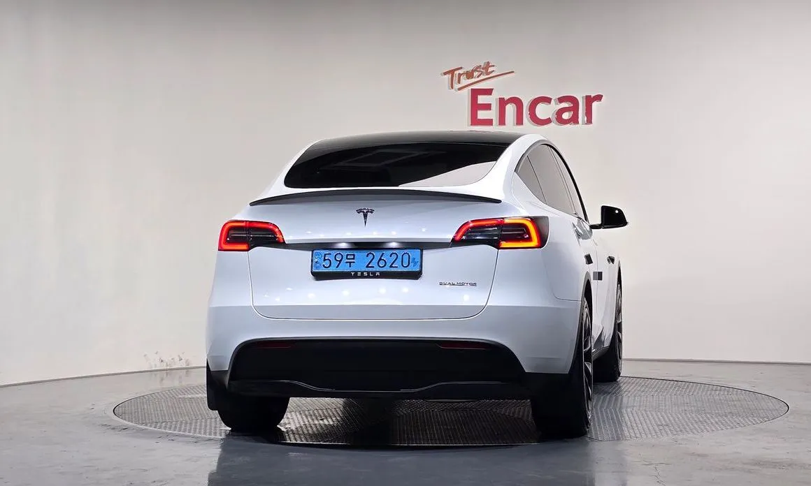 Tesla Model Y — фото 4