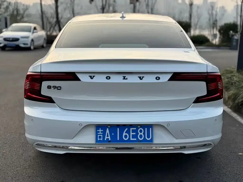 Volvo S90 — фото 6