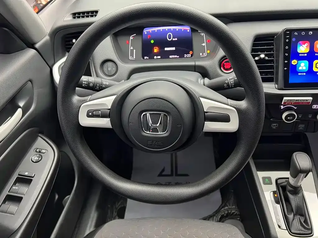 Honda Fit — фото 10